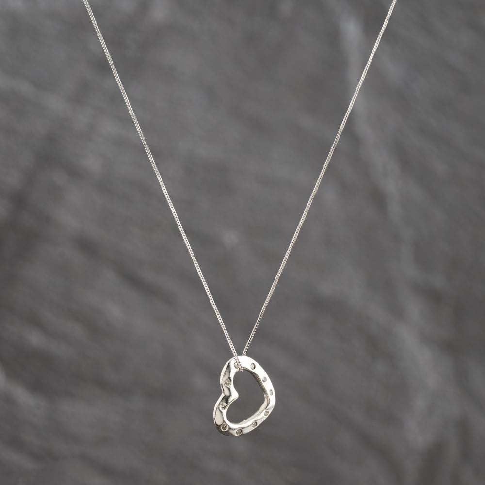 Pre-Owned 9ct White Gold Diamond Open Heart Pendant &amp; 18 Inch Curb Chain 41143707