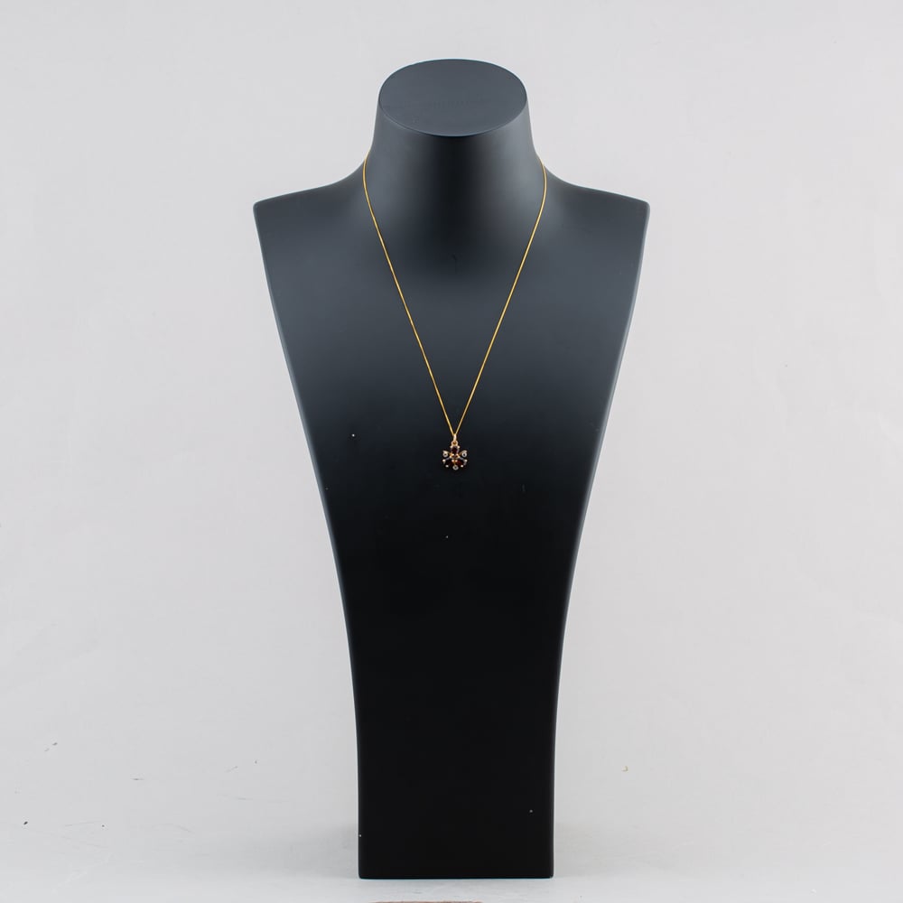 Pre-Owned 9ct Yellow Gold Garnet & Cubic Zirconia Fancy Pendant & 18 Inch Curb Chain 41143713