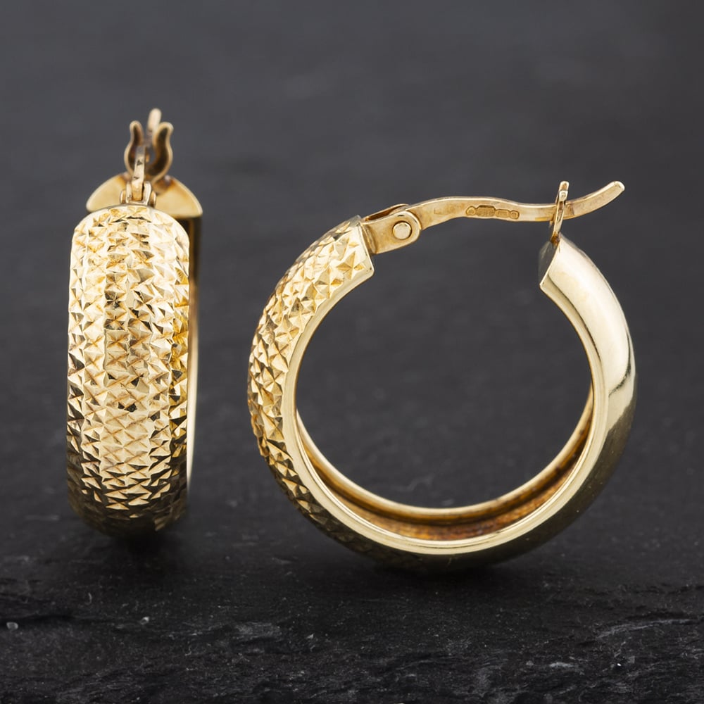 Product photograph of Pre-owned 9ct Yellow Gold 19 8mm Diamond Cut And Plain Hoop Earrings 41172473 from The Jewel Hut