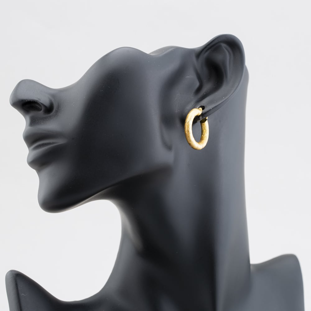 Pre-Owned 9ct Yellow Gold 22.3mm Frosted Hoop Earrings 41172612