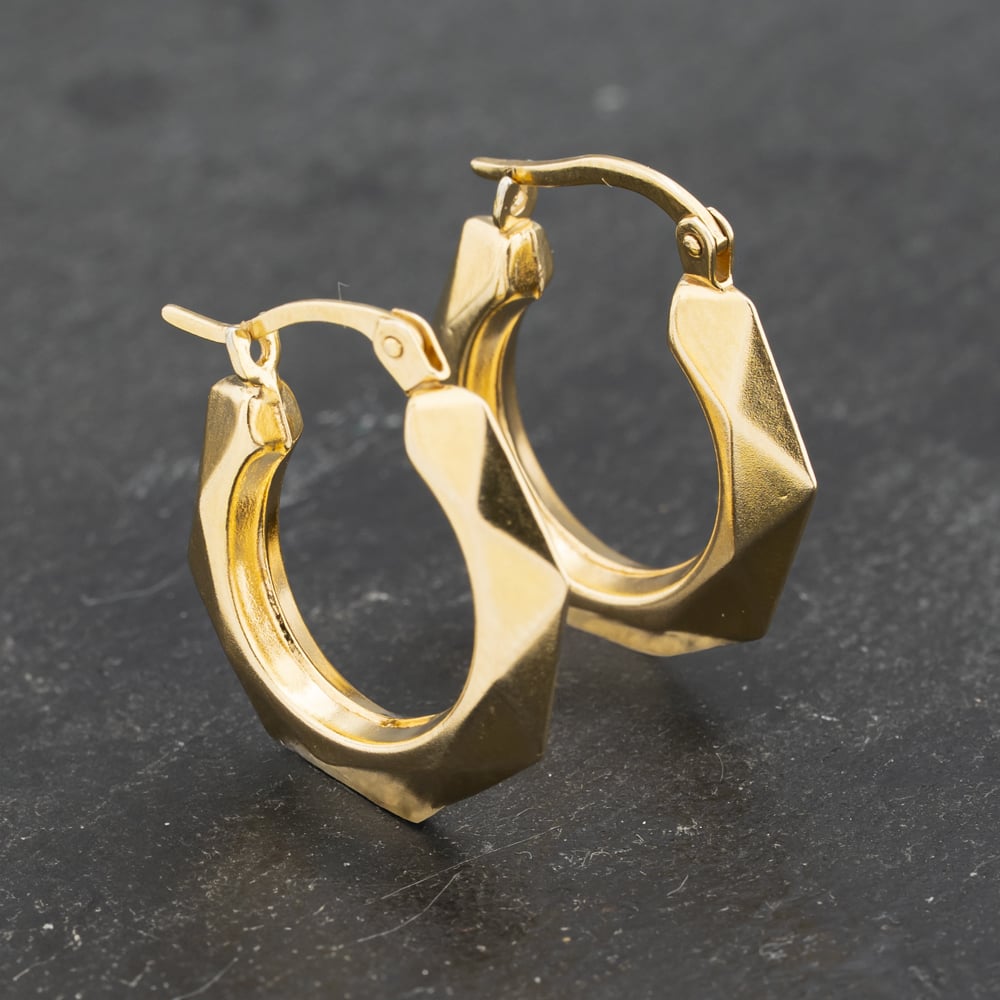 Click to view product details and reviews for Pre Owned Yellow Gold 20mm Facet Pattern Creole Earrings 41173200.