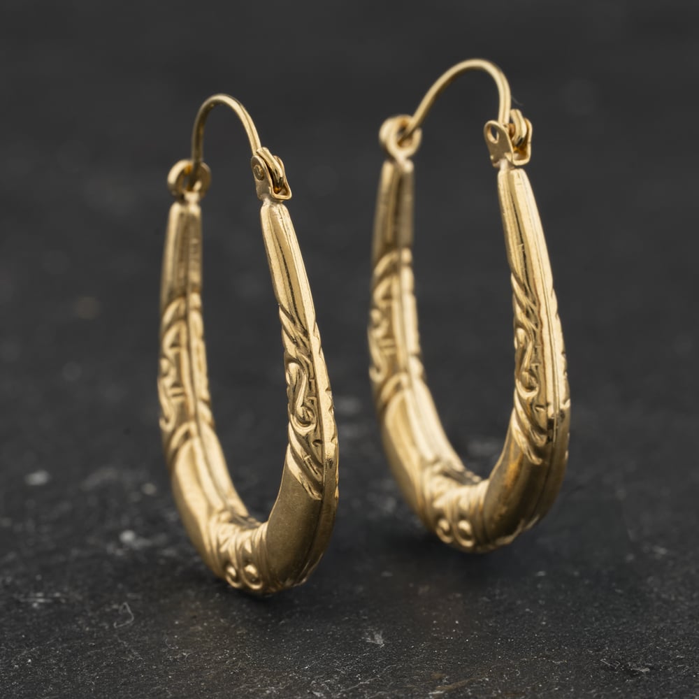 Pre-Owned Yellow Gold 24mm Oval Patterned Creole Earrings 41174537