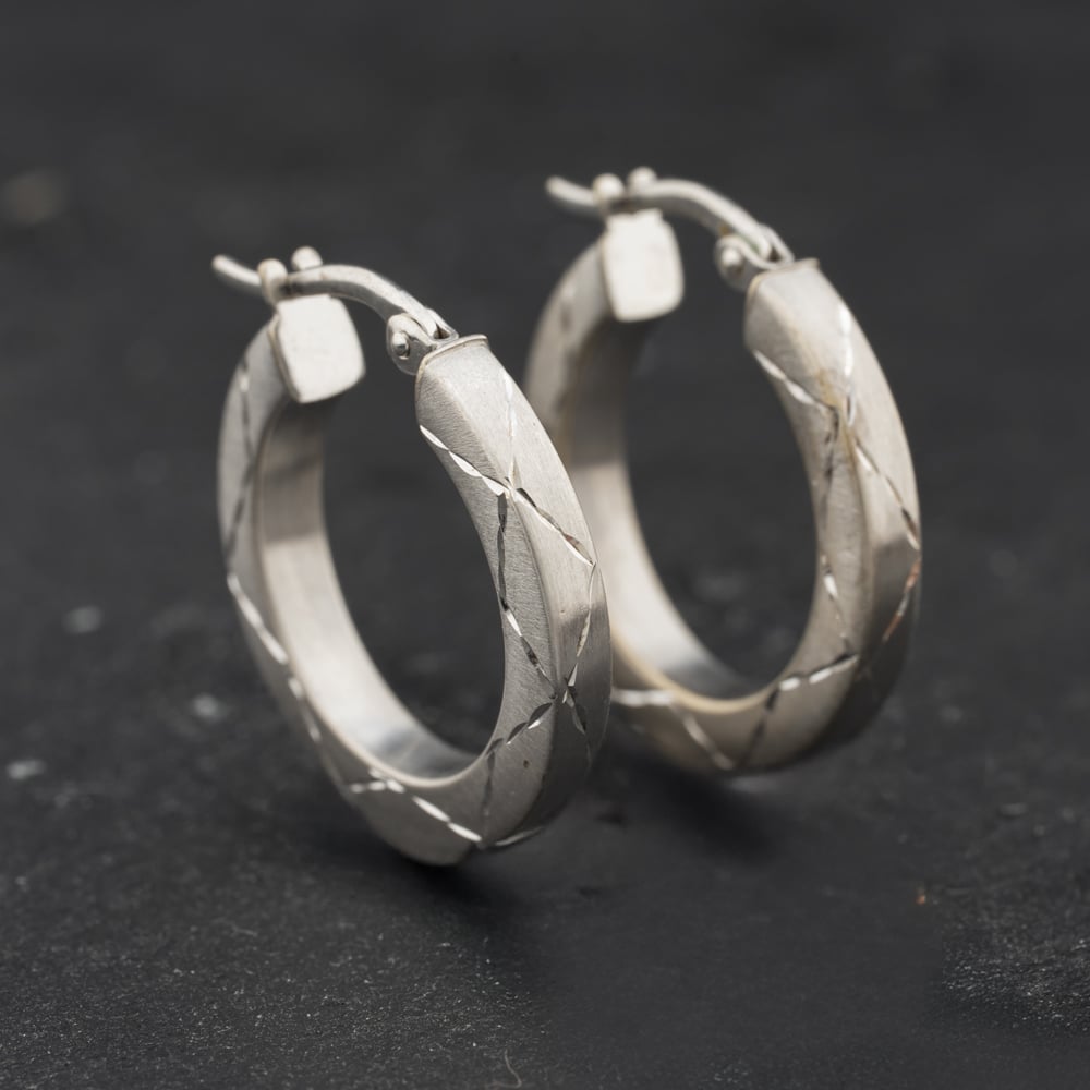 Pre-Owned 9ct White Gold 20.5mm Diamond Cut Hoop Earrings 41174689