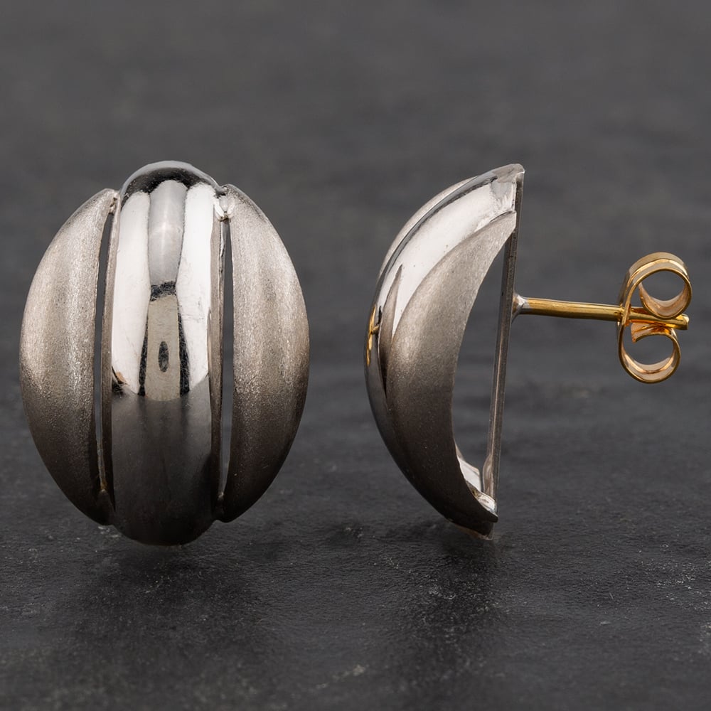 Product photograph of Pre-owned 18ct White Gold Textured Three Row Fancy Stud Earrings 4117671 from The Jewel Hut