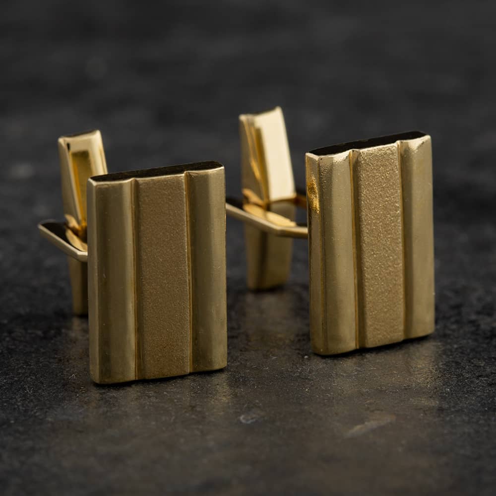 Product photograph of Pre-owned 14ct Yellow Gold Oblong Grooved Cufflinks 4119014 from The Jewel Hut