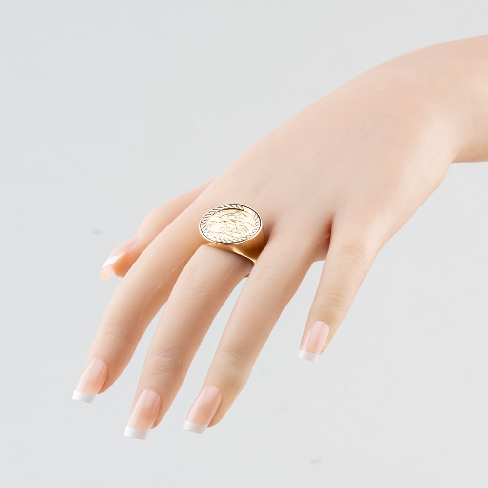 Pre-Owned 9ct Yellow Gold Queen Elizabeth II 1982 Half Sovereign Coin Ring 41201298BND