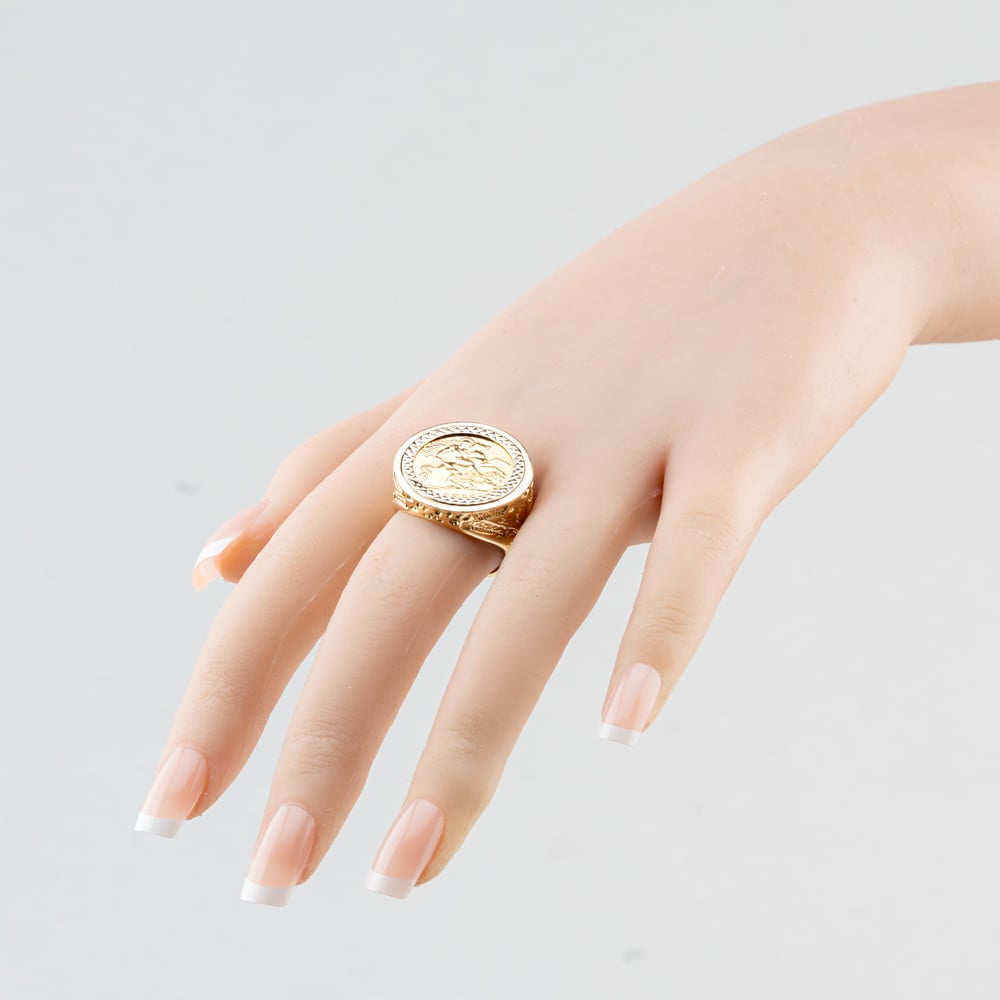 Pre-Owned 9ct Yellow Gold Queen Elizabeth II 1982 Half Sovereign Coin Ring 41201301BND