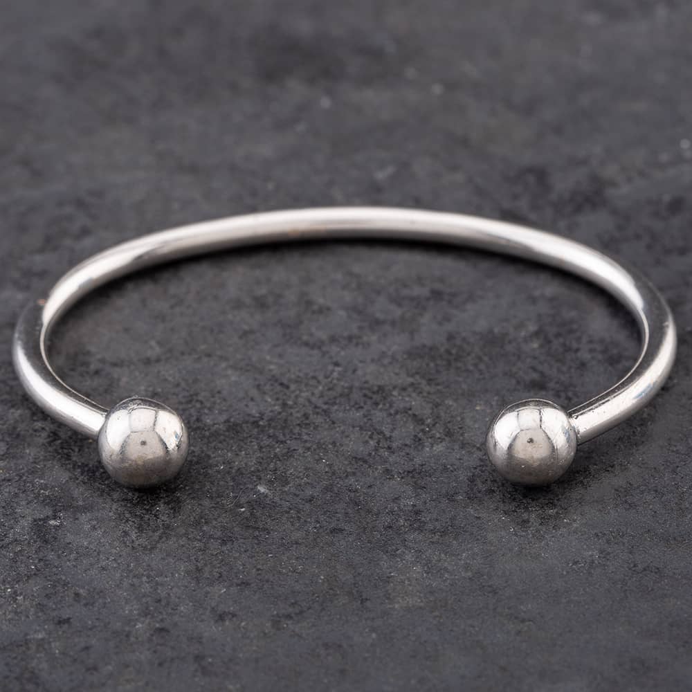 Product photograph of Pre-owned 9ct White Gold Solid Standard Torque Bangle 41211181 from The Jewel Hut