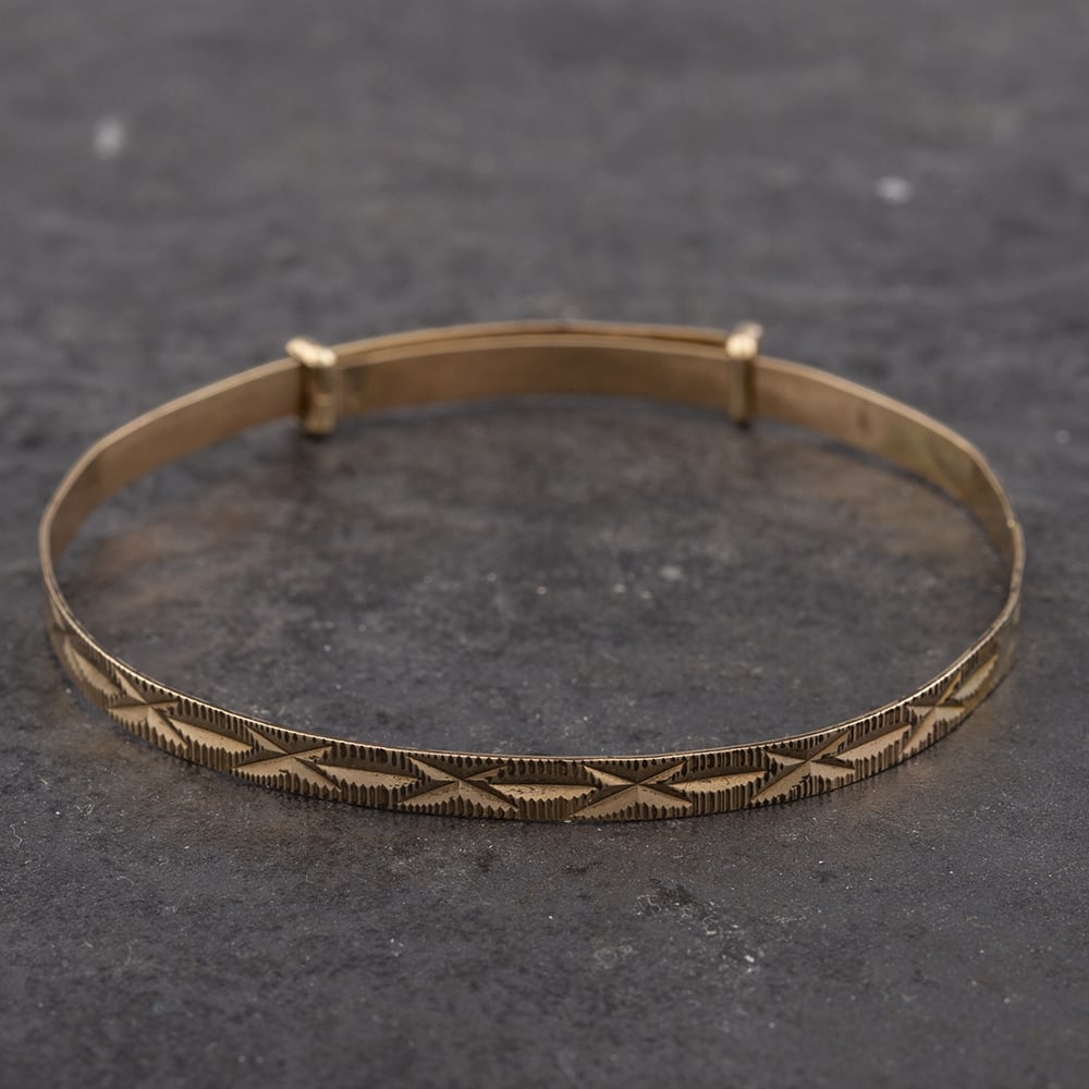 Product photograph of Pre-owned Vintage 9ct Yellow Gold Engraved Medium Expandable Bangle 41211213 from The Jewel Hut