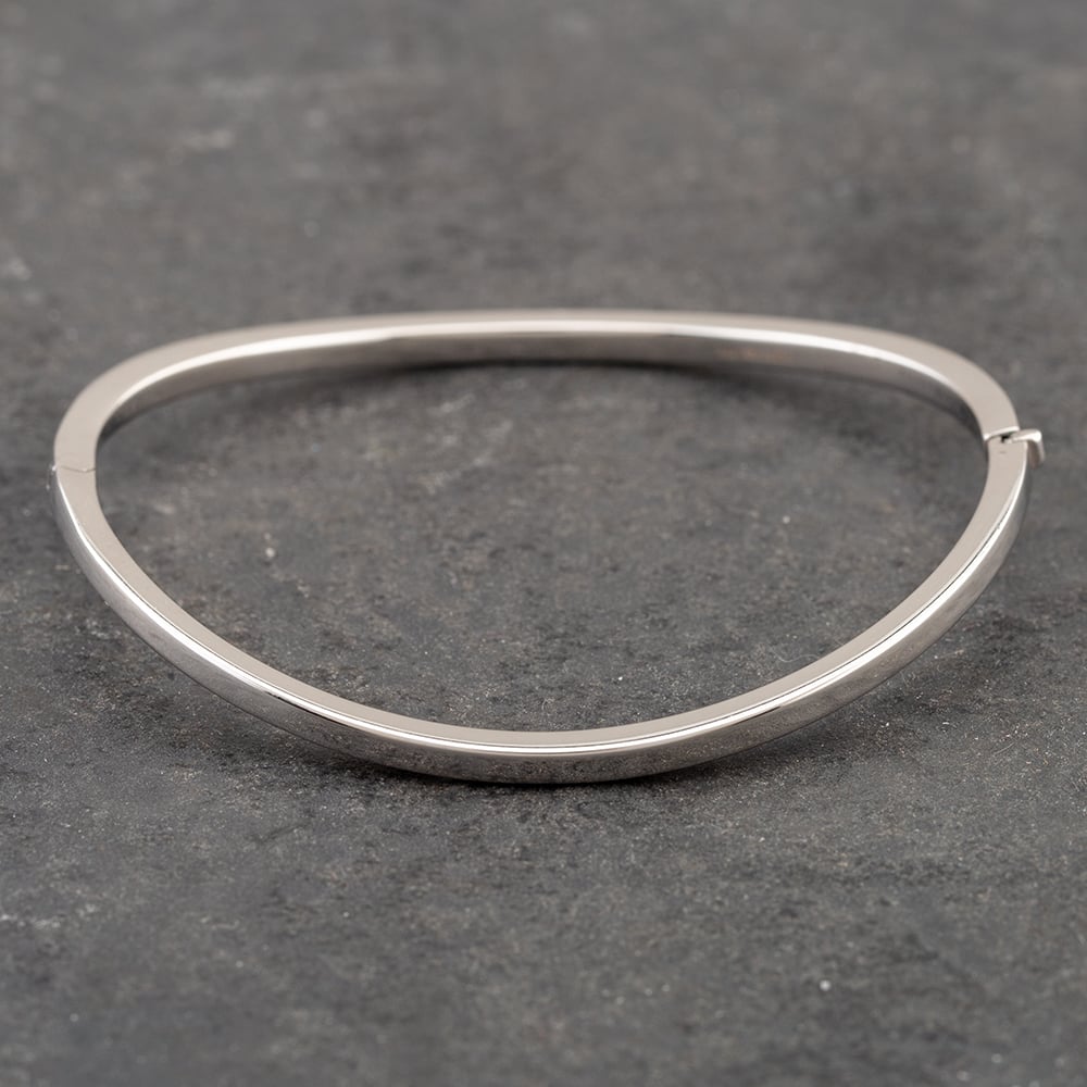 Product photograph of Pre-owned 9ct White Gold Wave Standard Hinged Bangle 41211227 from The Jewel Hut