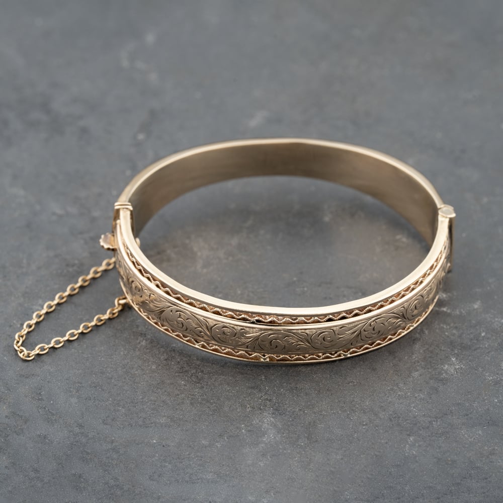 Pre-Owned 9ct Yellow Gold Openwork Zig-Zag Beaded Border Foliate Engraved Bangle 41211386