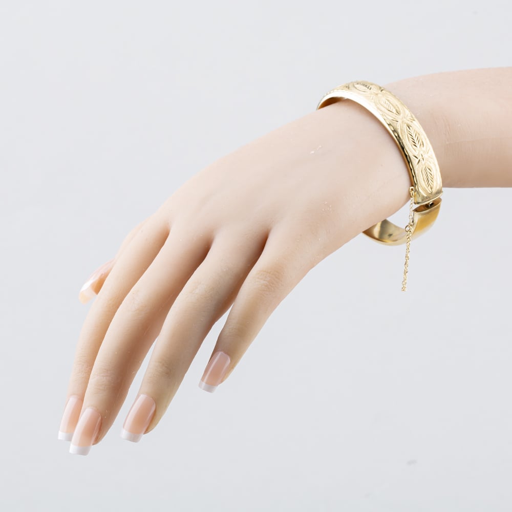 Pre-Owned Vintage 9ct Yellow Gold Hand Engraved Standard Hinged Bangle 41211419