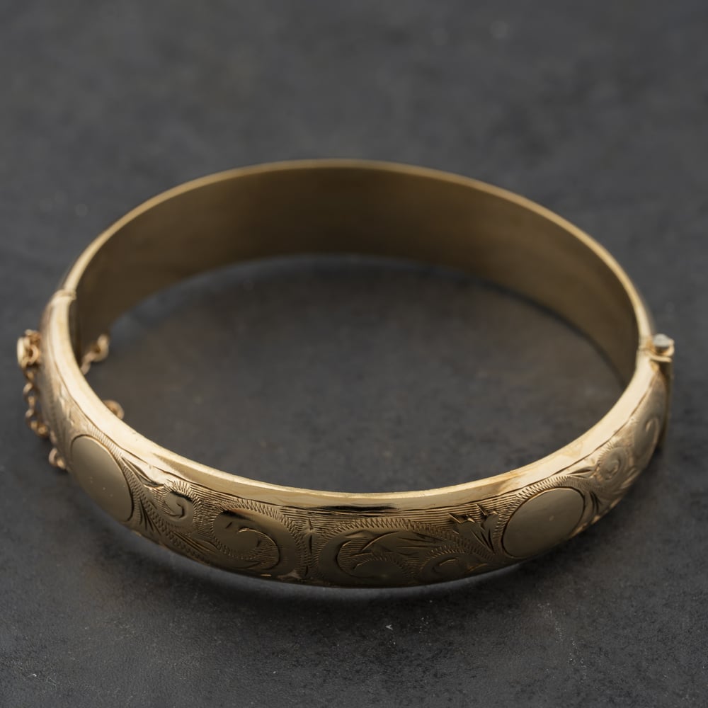 Pre-Owned Vintage 9ct Yellow Gold Half Engraved Hinged Bangle 41211424