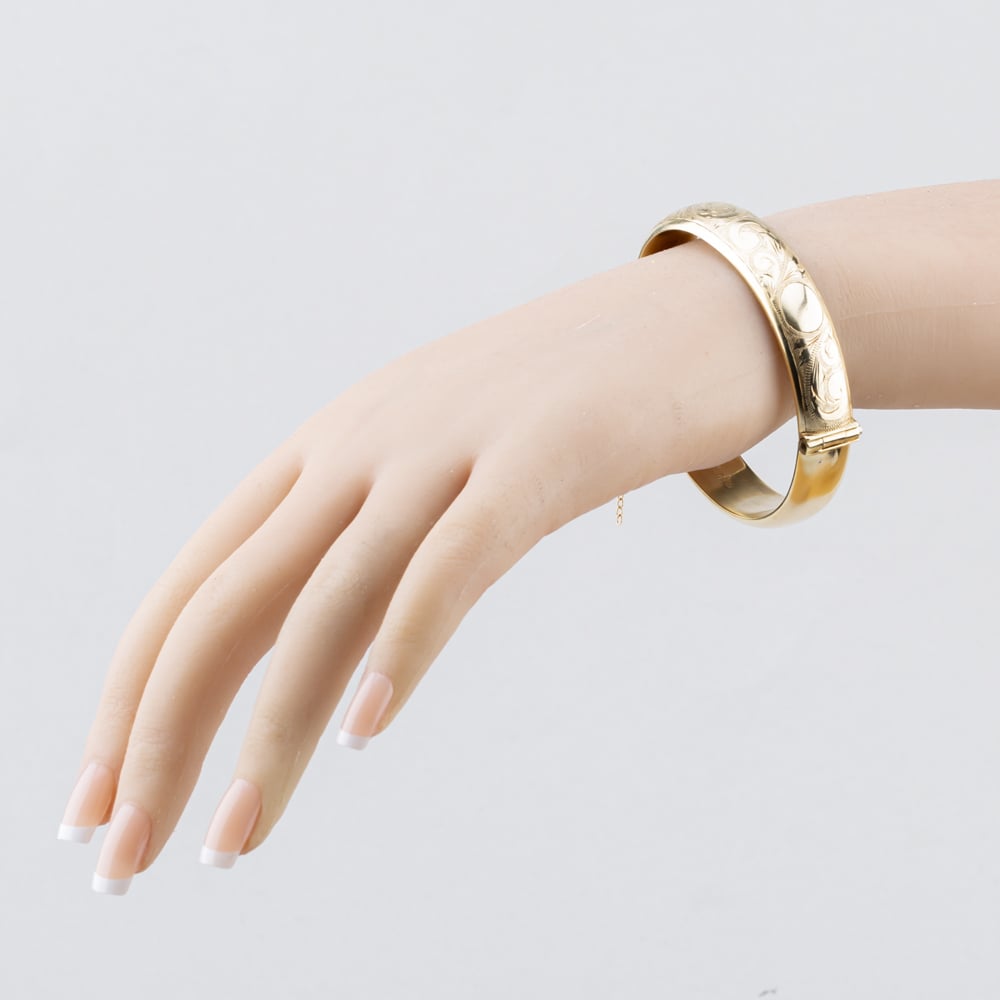 Pre-Owned Vintage 9ct Yellow Gold Half Engraved Hinged Bangle 41211424