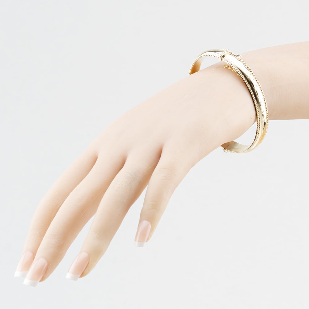 Pre-Owned Vintage 9ct Yellow Gold Hand Engraved Beaded Edge Small Hinged Bangle 41211429