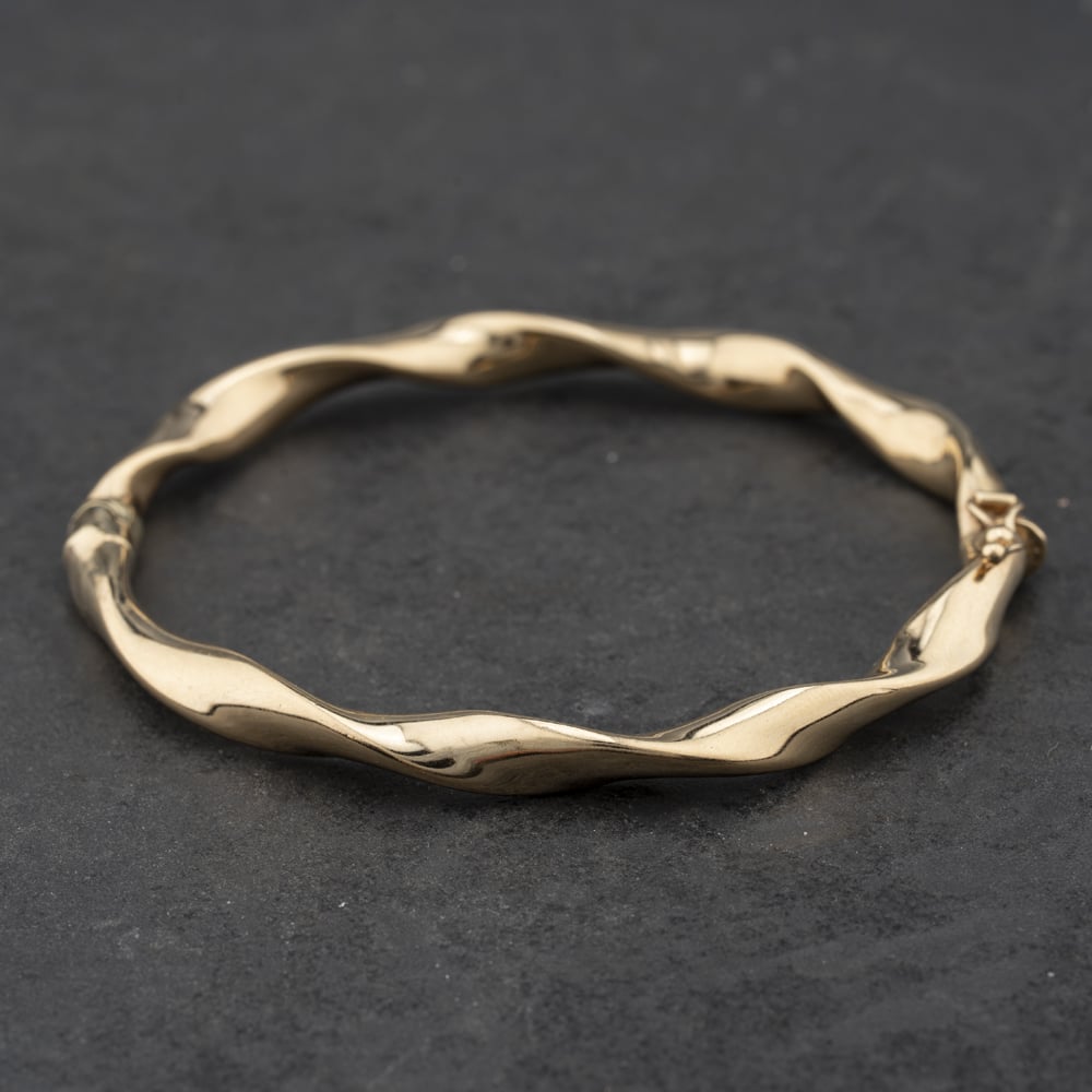 Pre-Owned 9ct Yellow Gold Twist Hinged Bangle 41211467