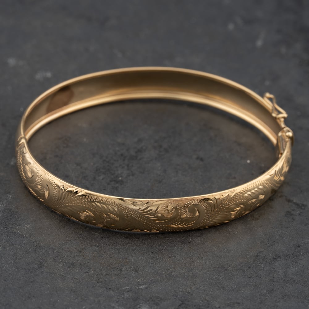 Pre-Owned 9ct Yellow Gold Half Engraved Hinged Bangle 41211473
