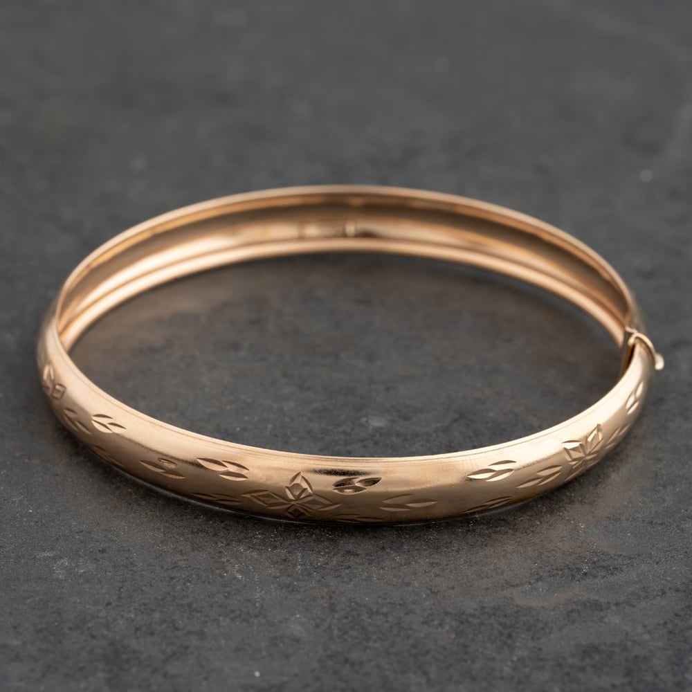 Pre-Owned 9ct Yellow Gold Engraved Hinged Bangle 41211488