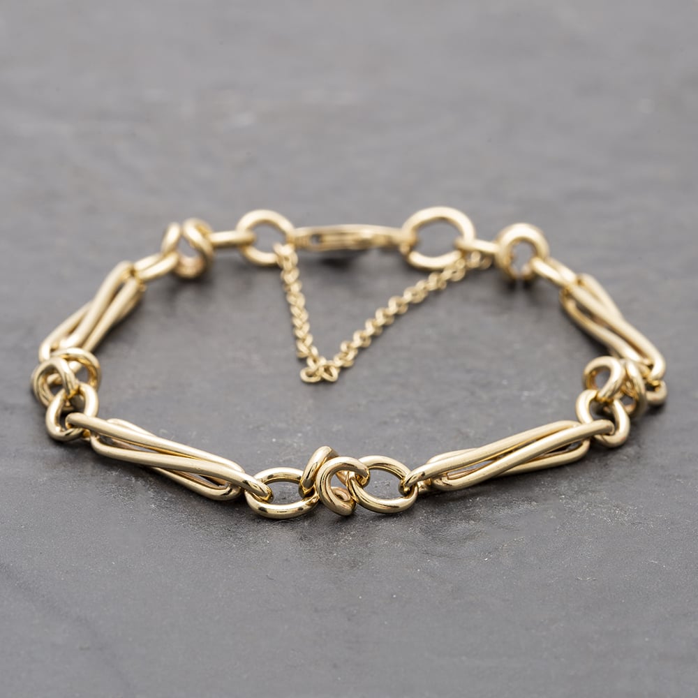 Product photograph of Pre-owned 9ct Yellow Gold Twisted Section 7 5 Inch Trace Chain Bracelet 41281331 from The Jewel Hut