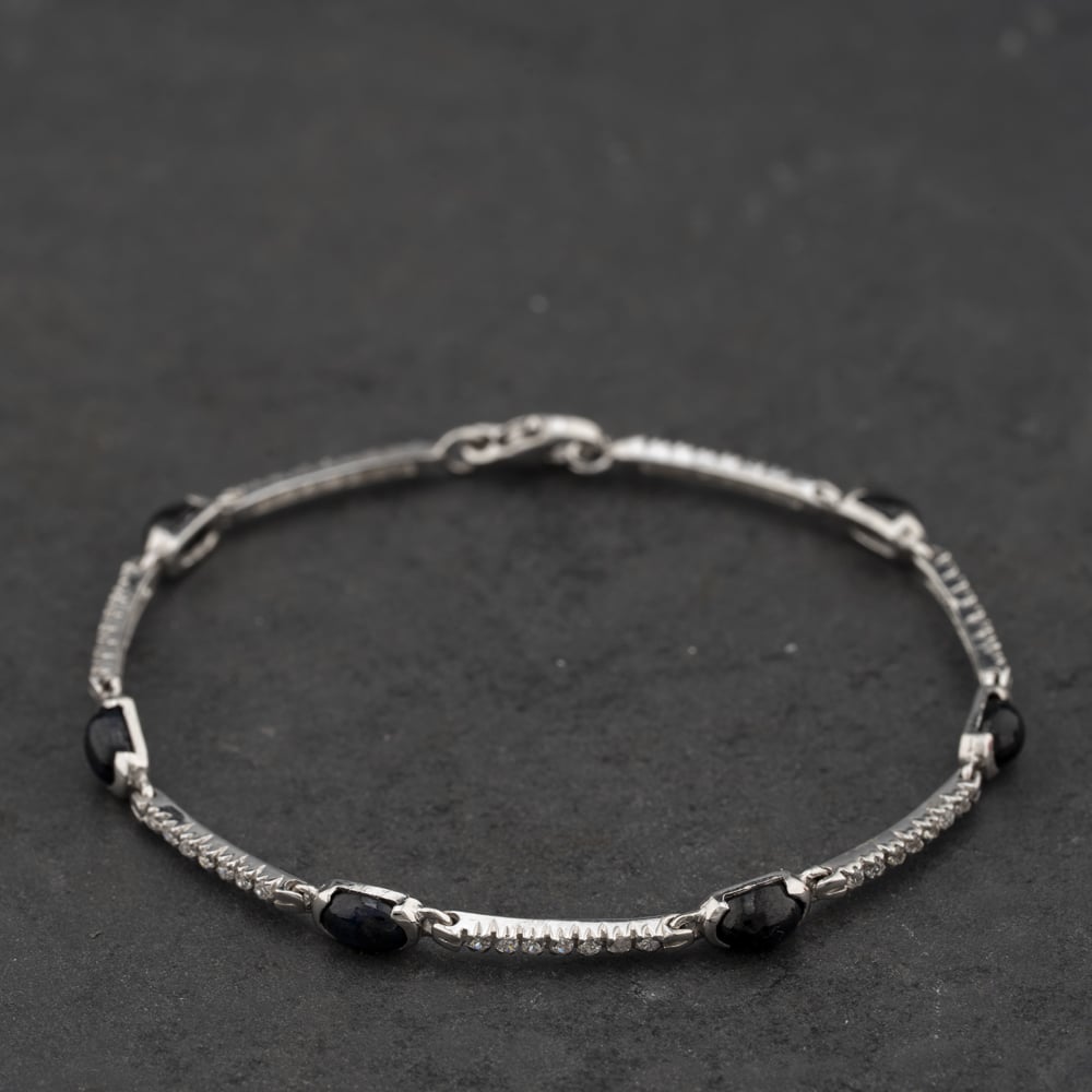 Pre-Owned 18ct White Gold Sapphire &amp; Cubic Zirconia Bar 7.25 Inch Bracelet 41281780