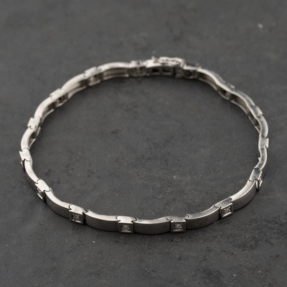 Pre-Owned 9ct White Gold 0.21ct Brilliant Cut Bar Linked 7.25 Inc