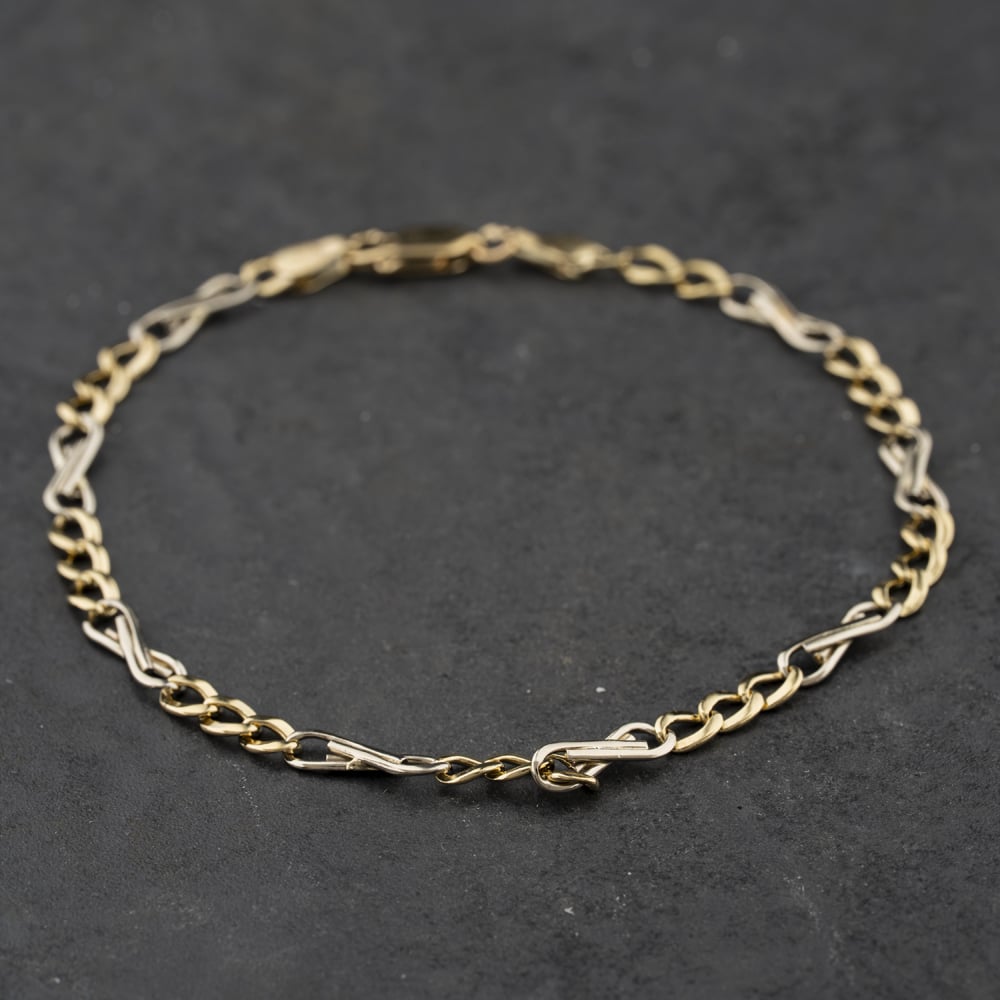 Pre-Owned 9ct Two Colour Gold Fancy 7.5 Inch Figaro Chain Bracelet 41281849