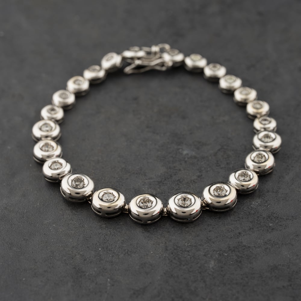 Pre-Owned 18ct White Gold 1.64ct Diamond Graduated Rubover Set 7 Inch Tennis Bracelet 41281858