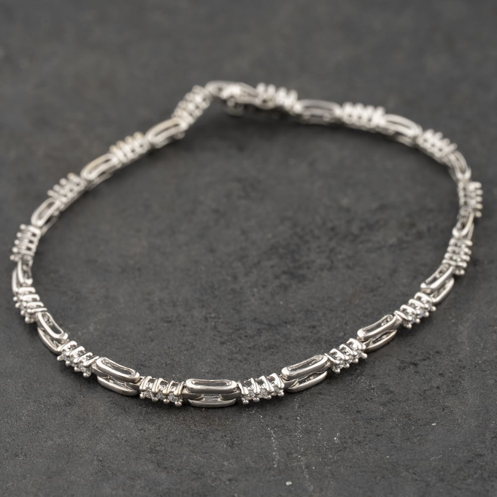 Pre-Owned 9ct White Gold Cubic Zirconia Barlink 7.25 Inch Bracelet 41281984