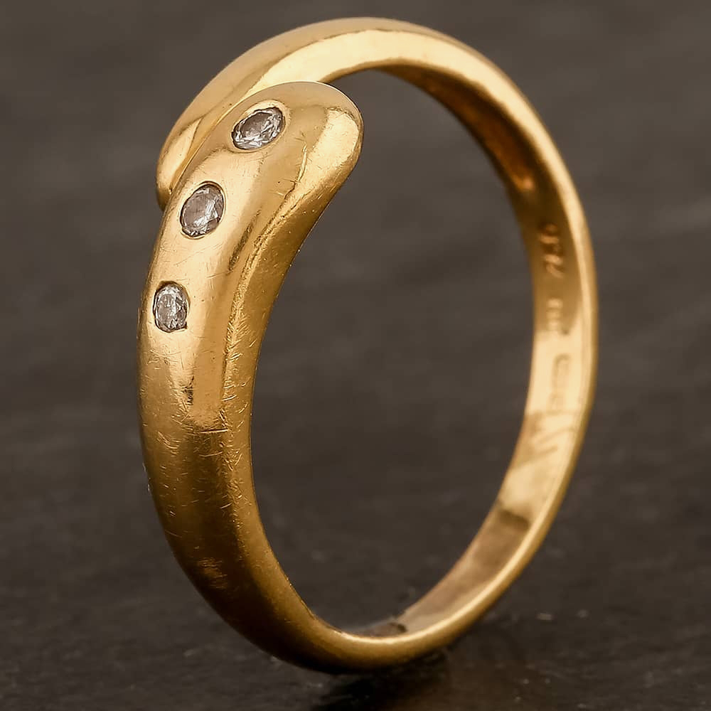 Product photograph of Pre-owned 9ct Yellow Gold Three Stone Diamond Crossover Ring 4133716 from The Jewel Hut