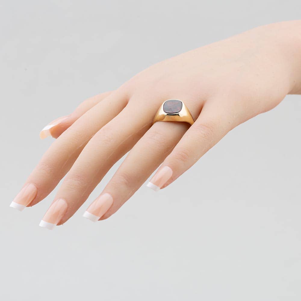 Pre-Owned 9ct Yellow Gold Garnet Oblong Signet Ring 41341138
