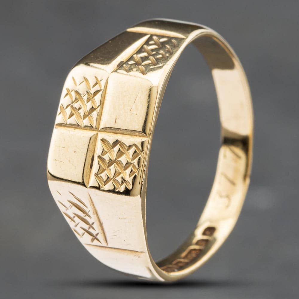 Pre-Owned 9ct Yellow Gold Chequerboard Textured Signet Ring 41341