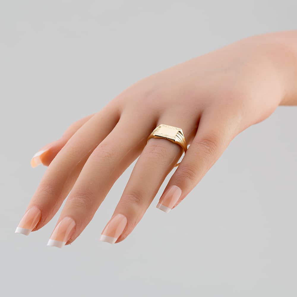 Pre-Owned 9ct Yellow Gold Oblong Engraved Signet Ring 41341333