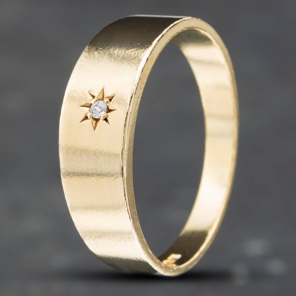 Pre-Owned 9ct Yellow Gold Cubic Zirconia Plain Band Signet Ring 4