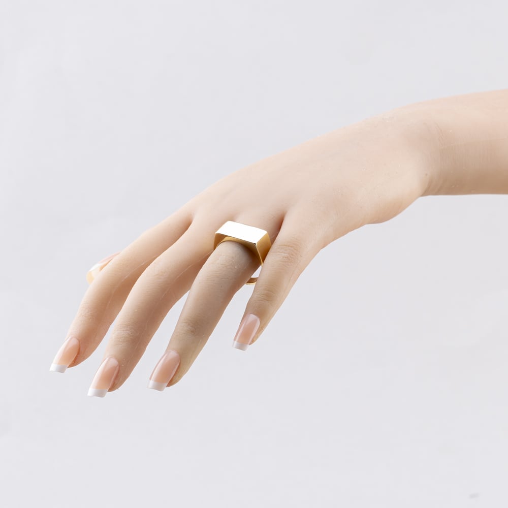 Pre-Owned 9ct Yellow Gold Heavy Oblong Signet Ring 41341770