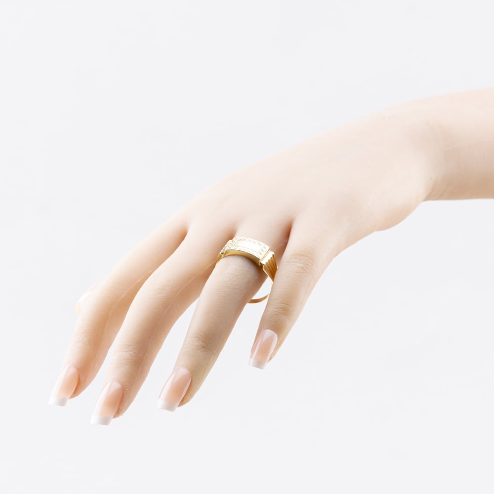Pre-Owned 9ct Yellow Gold Oblong Part Engraved Signet Ring 41342104