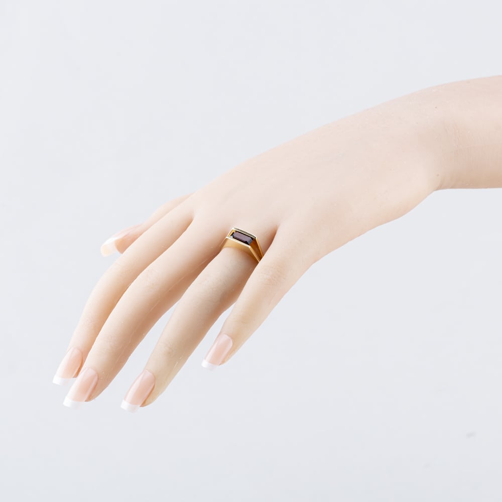Pre-Owned 9ct Yellow Gold Garnet Oblong Tension Set Signet Ring 41342251