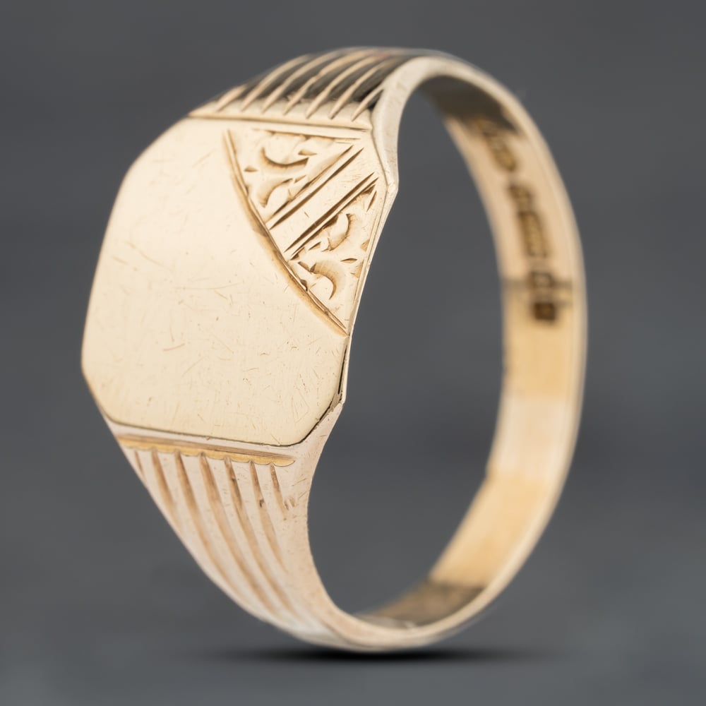 Pre-Owned 9ct Yellow Gold Half Engraved Signet Ring 41342282