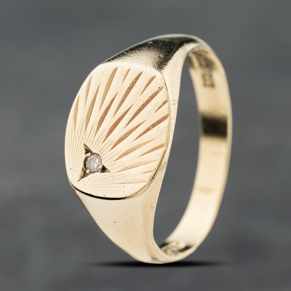 Pre-Owned 9ct Yellow Gold Diamond Set Patterned Signet Ring 41342336