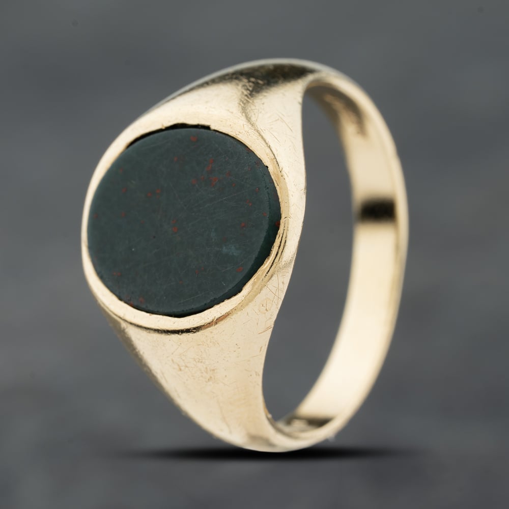 Pre-Owned 9ct Yellow Gold Bloodstone Oval Signet Ring 41342339