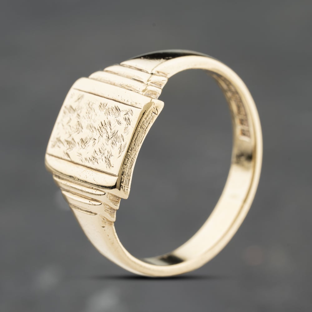 Pre-Owned 9ct Yellow Gold Patterned Oblong Signet Ring 41342349