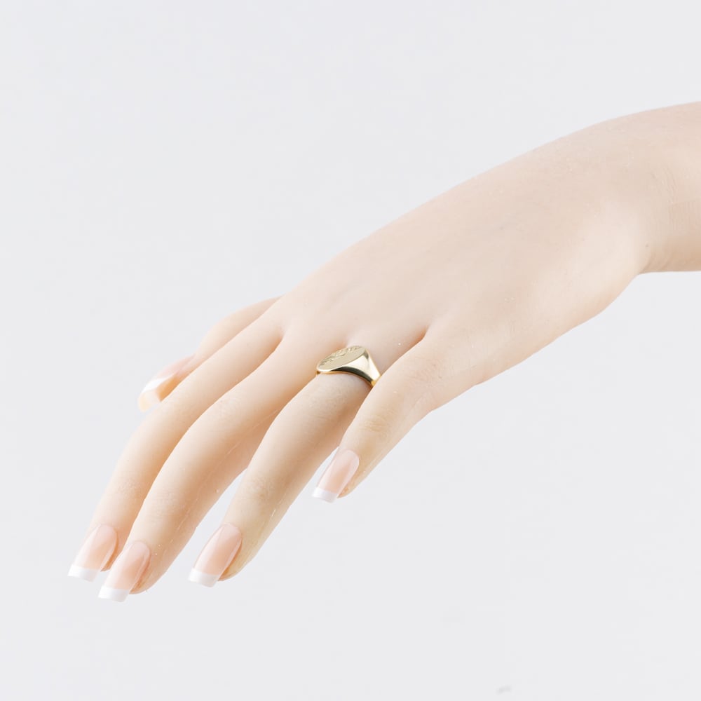 Pre-Owned 9ct Yellow Gold Oval Half Engraved Signet Ring 41342361