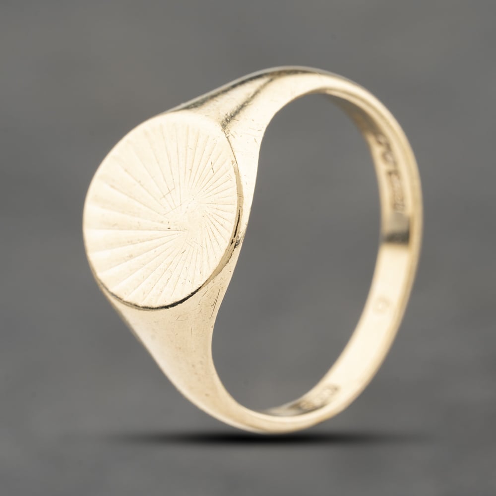 Pre-Owned 9ct Yellow Gold Oval Signet Ring 41342364