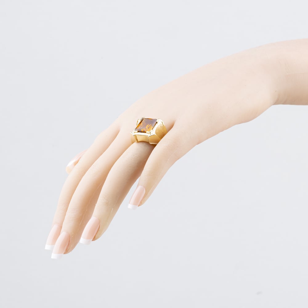 Pre-Owned 9ct Yellow Gold Synthetic Golden Yellow Sapphire Set Signet Ring 41342395