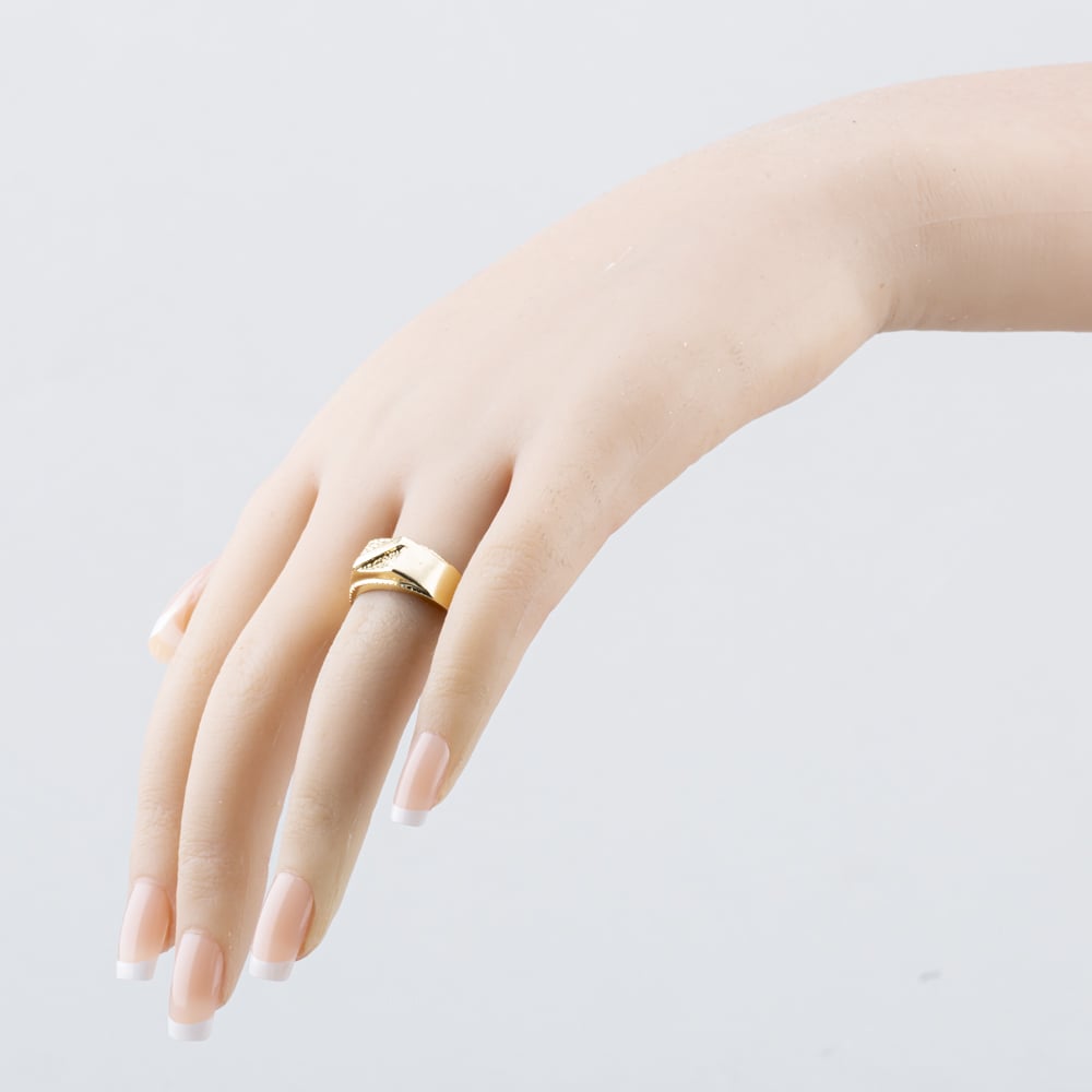 Pre-Owned 9ct Yellow Gold Square With Line Design Signet Ring 41342432