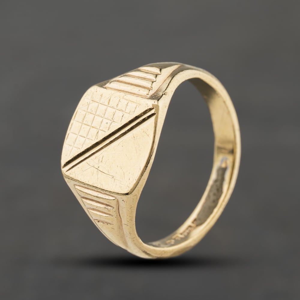 Pre-Owned 9ct Yellow Gold Cushion Shape Signet Ring 41342487