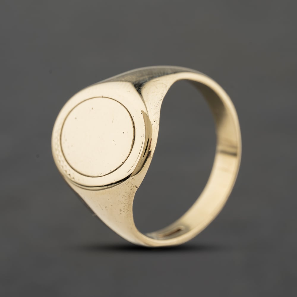 Pre-Owned 9ct Yellow Gold Oval Signet Ring 41342500