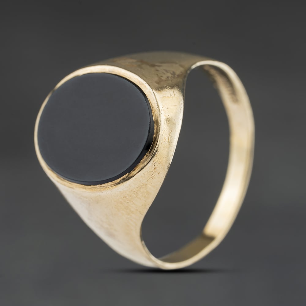Pre-Owned 9ct Yellow Gold Onyx Oval Signet Ring 41342520