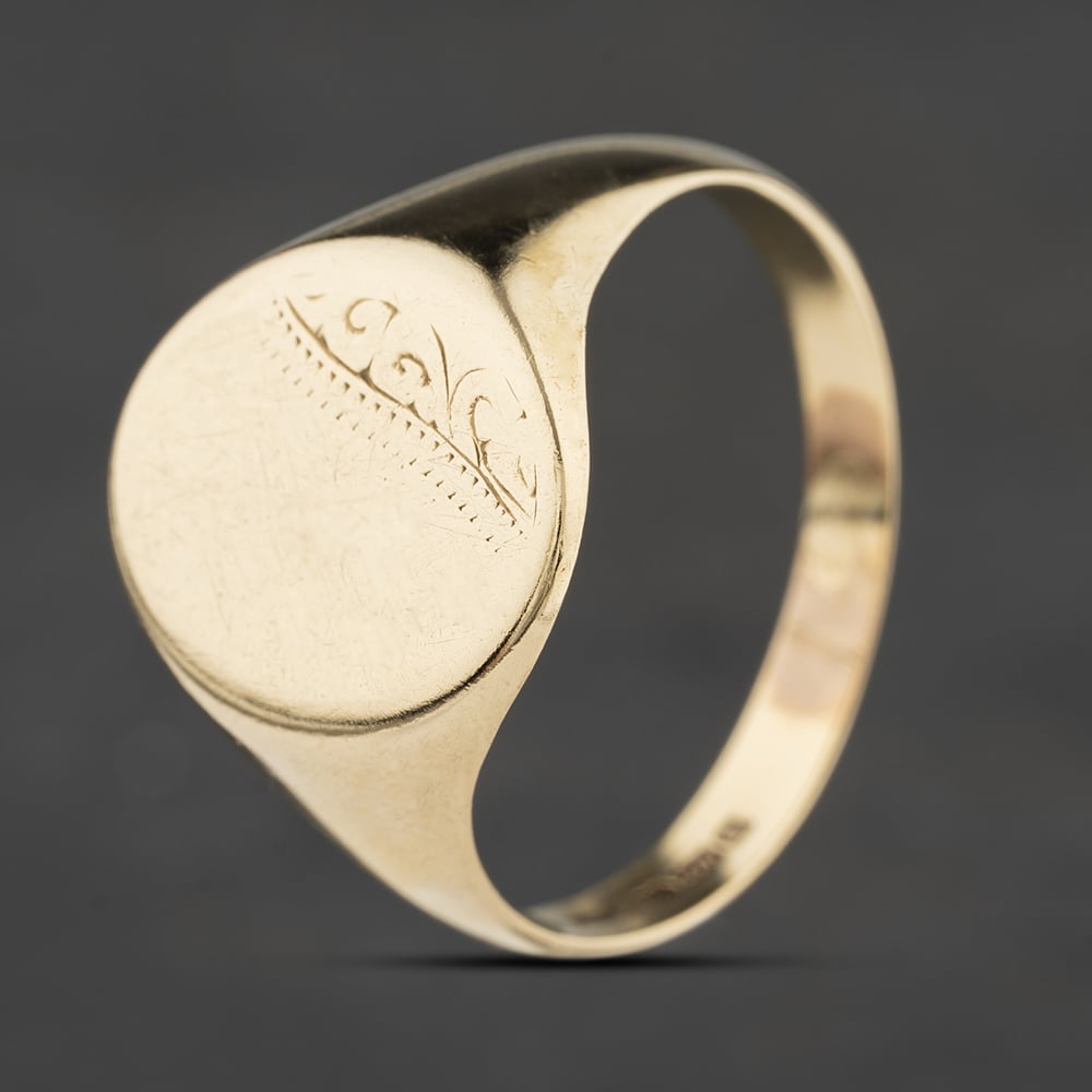 Pre-Owned 9ct Yellow Gold Oval Signet Ring 41342536
