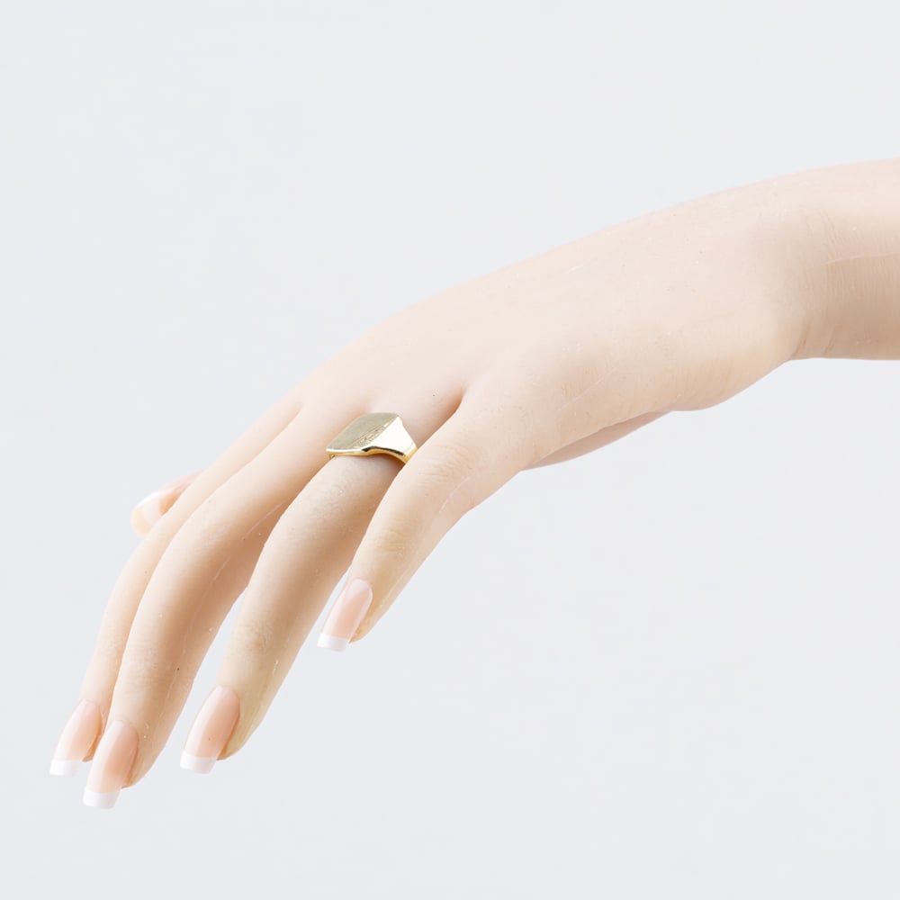 Pre-Owned 9ct Yellow Gold Cushion Signet Ring 41342548
