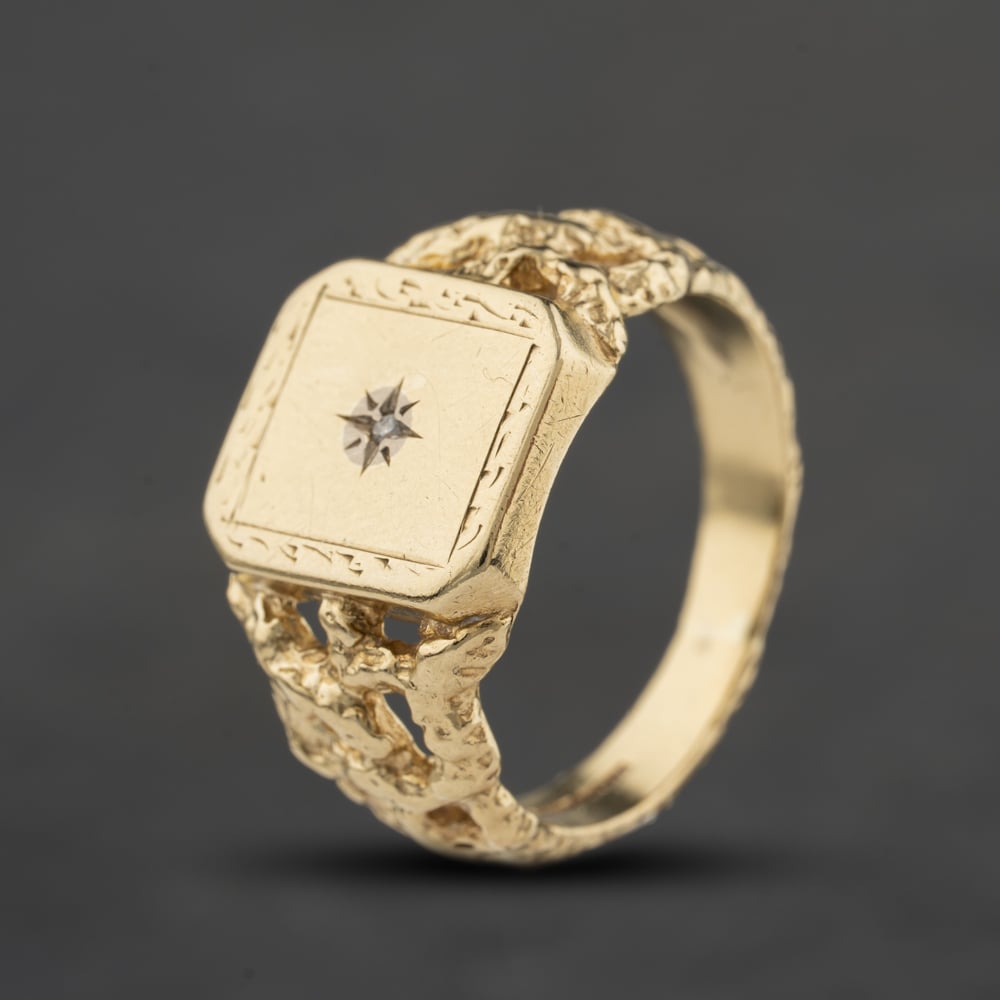 Pre-Owned 9ct Yellow Gold Diamond Oblong Signet Ring 41342560